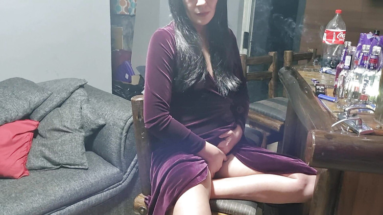 PussyGalore: Roztomilá dívka se ukazuje a prstí si sama