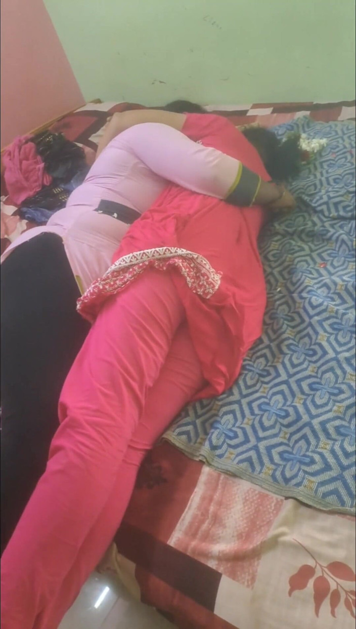 Tamil lesbian: Tías lesbianas atrapadas por novio