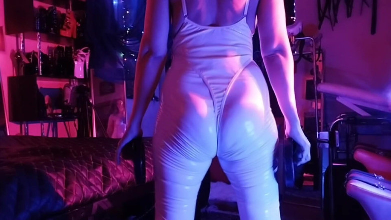 Eva Latexxx: Sexy Fetish Mistress Eva Latex Pumping Big Ass MILF Kink...