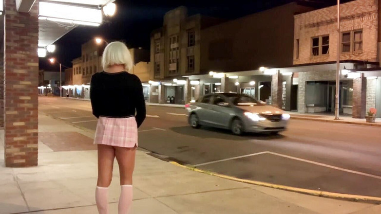 CindieLove: 令人惊叹的热辣荡妇娘娘腔短裙内裤