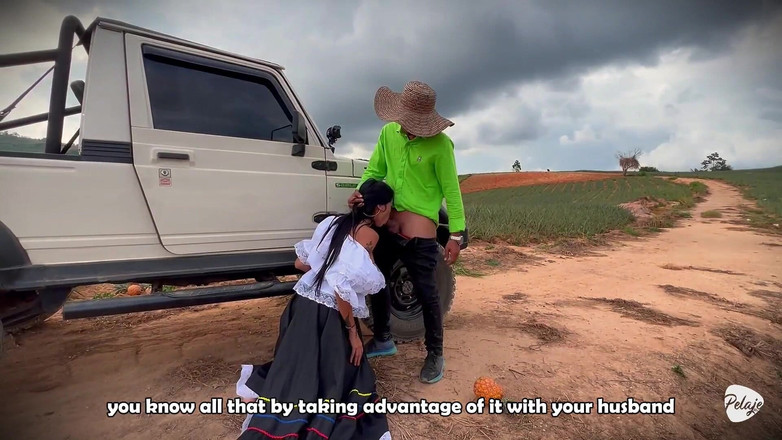 Pelaje mix: Eine bäuerin wollte Ananas ernten und er pflanzte Cassava in...