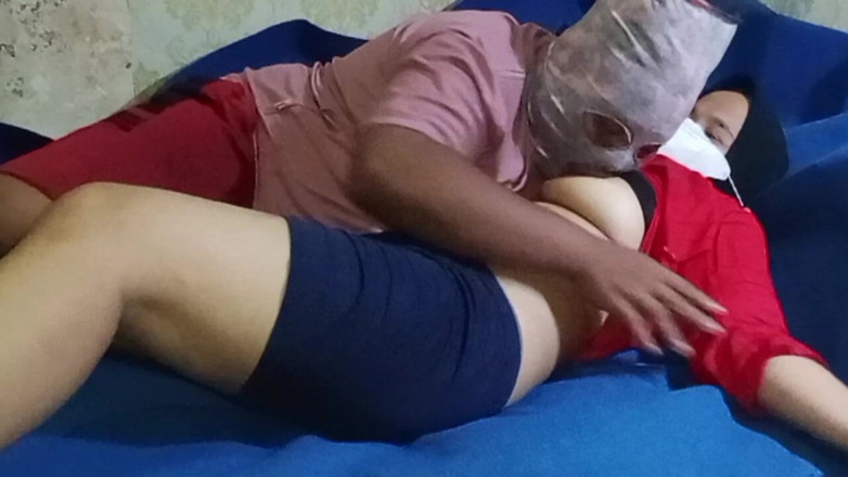 Babang endut: 我朋友老婆的阴户因为太饥渴而潮吹