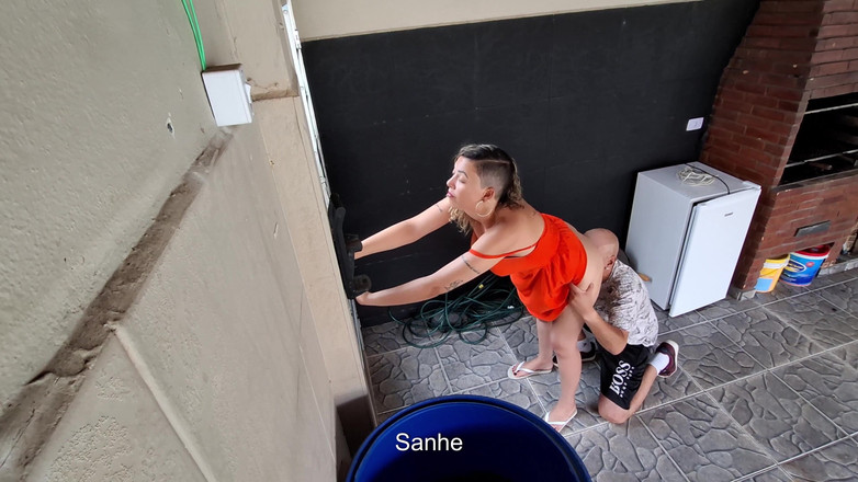 Gabi SweetCouplesStories: Oskyldig styvmor fastnar med styvson i källaren.