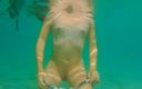 Fap flix: Hot MILF Shows Hairy Open Pussy Underwater