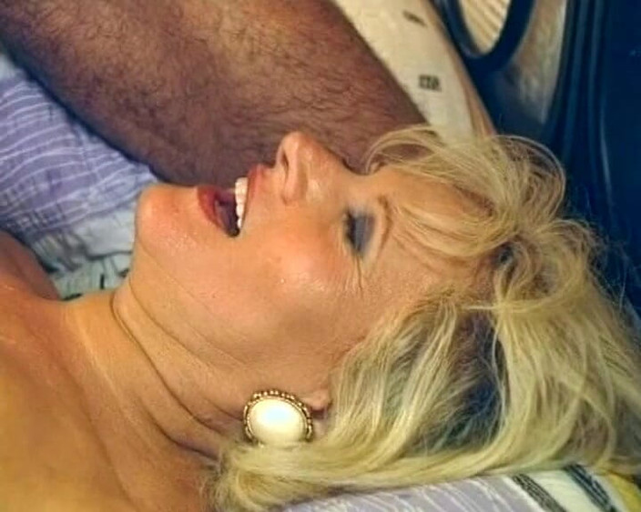 German's Old Chicks: Stygg tysk mormor Tilltalande två samtidigt