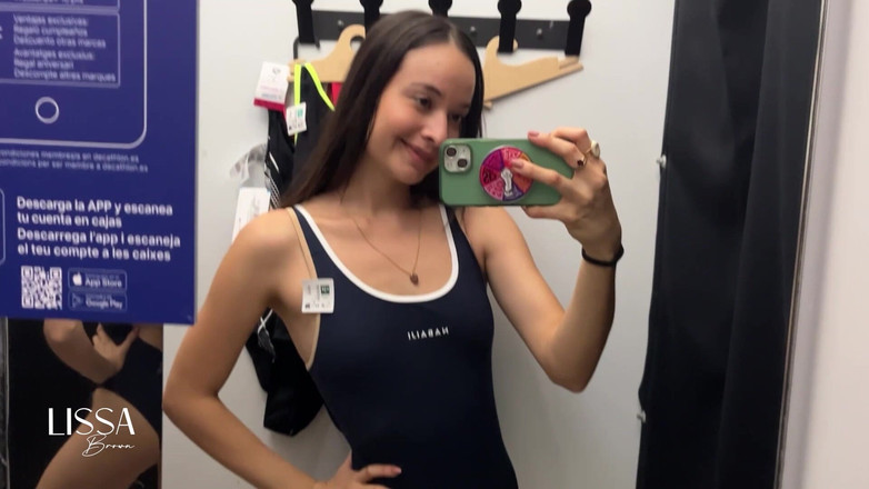 Lissa Brown: Camerino dei costume intero