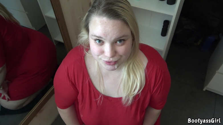 Bootyass Girl: 漂亮脸蛋的女孩吹箫并口爆