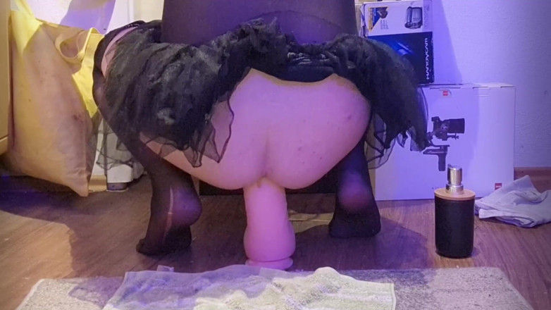 Mask Viola: Popomda büyük dildo var