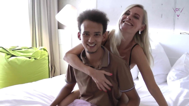 Dirty Tina: ครั้งแรกเย็ดสาวผิวขาว! เด็กเคนย่า 18 ปีโดนเย็ด!