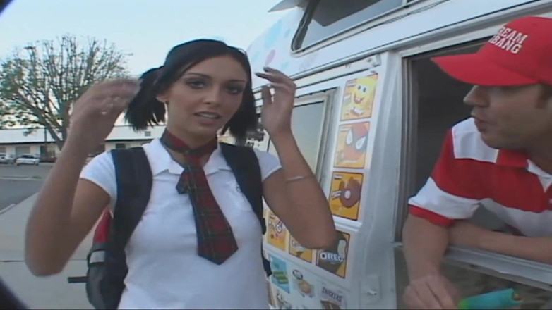 Hot Girlz: Naughty student secretly fucks with her vendor boyfriend