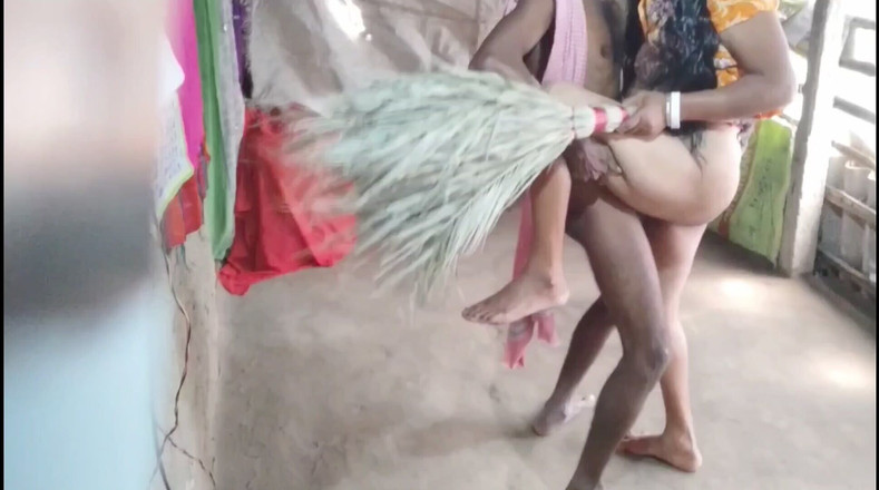 my house: Socrul meu Debar a găsit o gaură în casă și m-a futut...