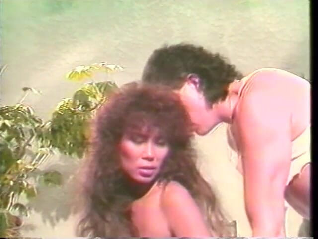 Asian Club: ジェイド・イースト弁護士との契約によると、警察が泥棒団を捕まえるのを手伝う