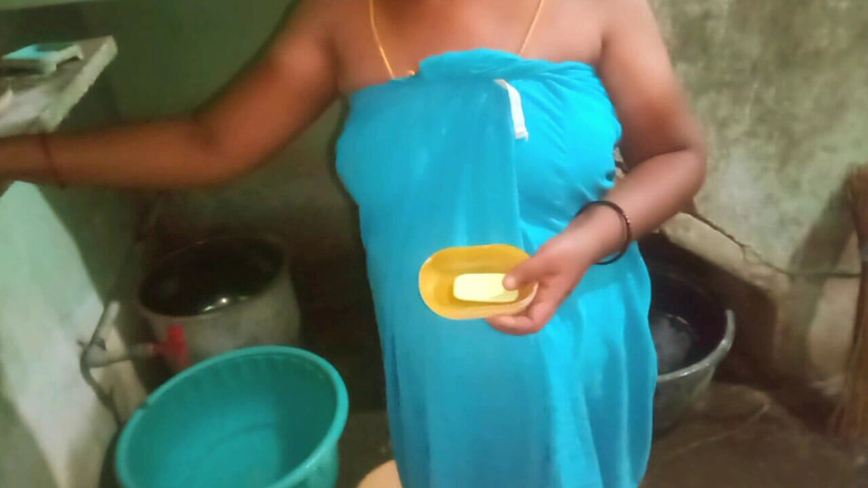 Priyanka314: Indian village couple bathing sex video