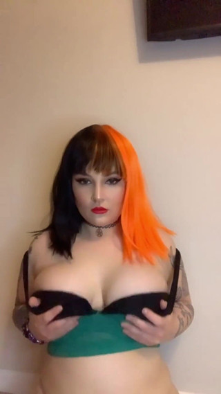 Bigtiddygoth: Do You Like the View