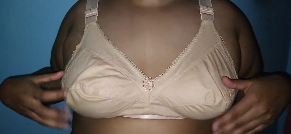 Aria Mia: Ošukaná při šití Desi Bhabhi