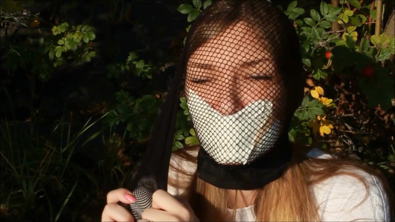 Selfgags classic: Mond gesnoerd glamourmodel