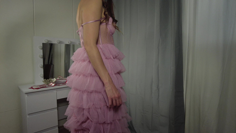 Ferrero: Melena Maria Rya na fita de Miss Eurásia