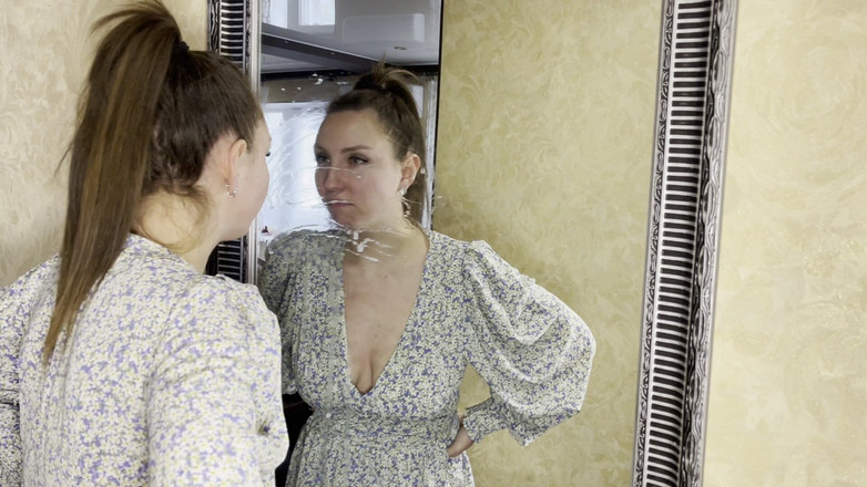 Hottie goddess: 유리로 노는 지저분한 침과 점액