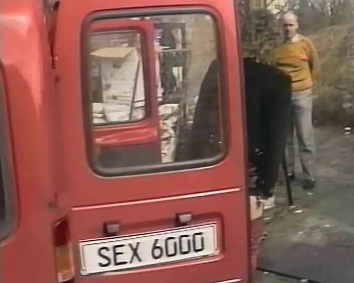 GERMAN PORN CLASSICS: 奇妙なドミナトリックスのバイセックスレズビアン