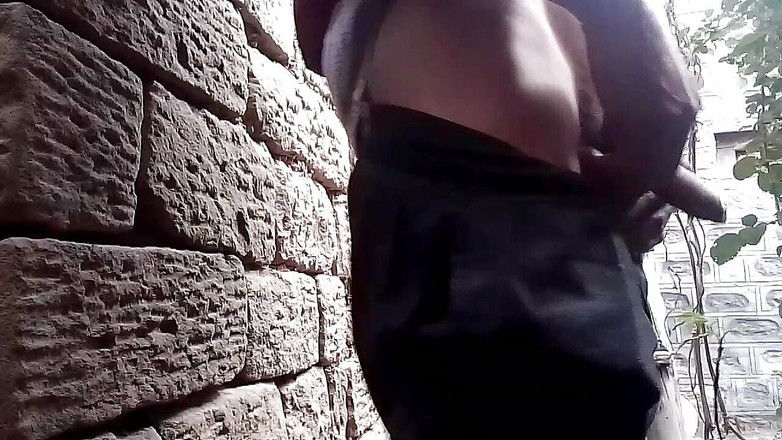 Gangbang straight: Piscio e sborrata complicazione dai grandi cazzi del wrestler indiano