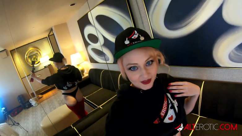 Alt Erotic: Arielle Aquinas is a squirting quarantine slut