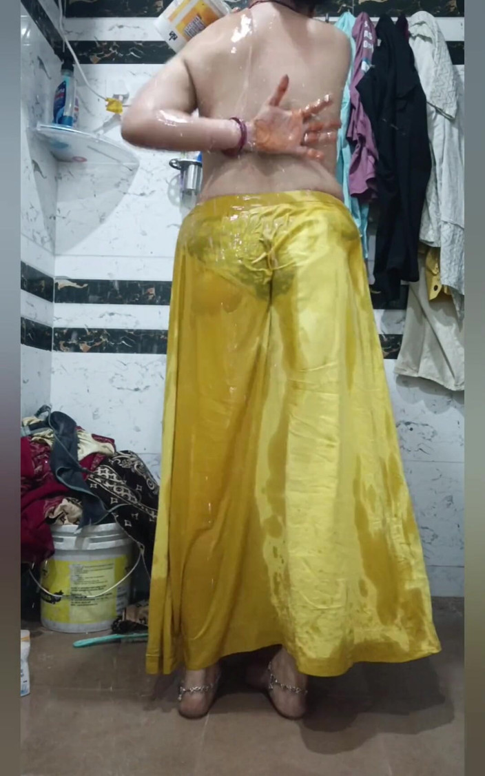 Priyahot77: Priya Bhabi New Style Body Show