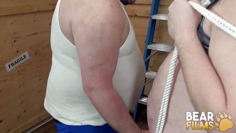 Bear Films: बेयरफिल्म मोटी बालों वाली गांड चटाई के बाद बिना कंडोम हार्डकोर चुदाई करती है