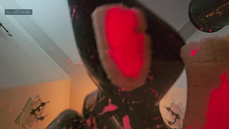 Strict Senz: Sheela Sinner Гигантесса Давит Банан В Видео От Первого Лица