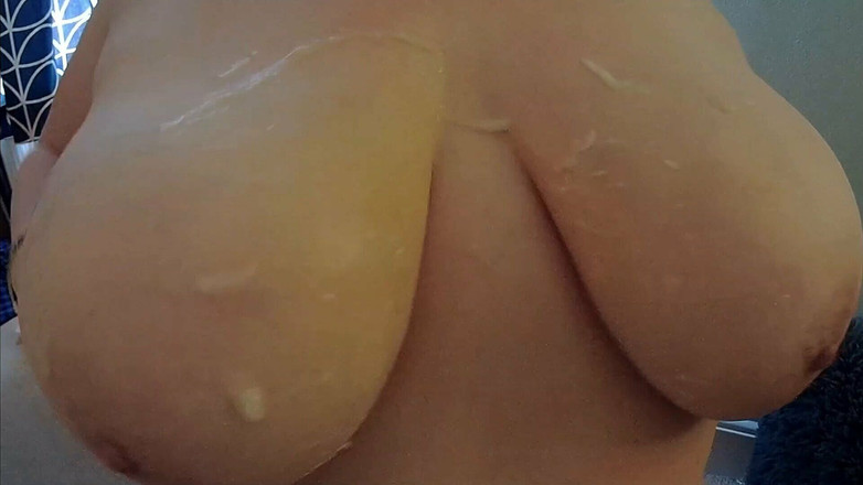 Lucysbigtits: 정액으로 뒤덮인 거유 밀프 젖탱이