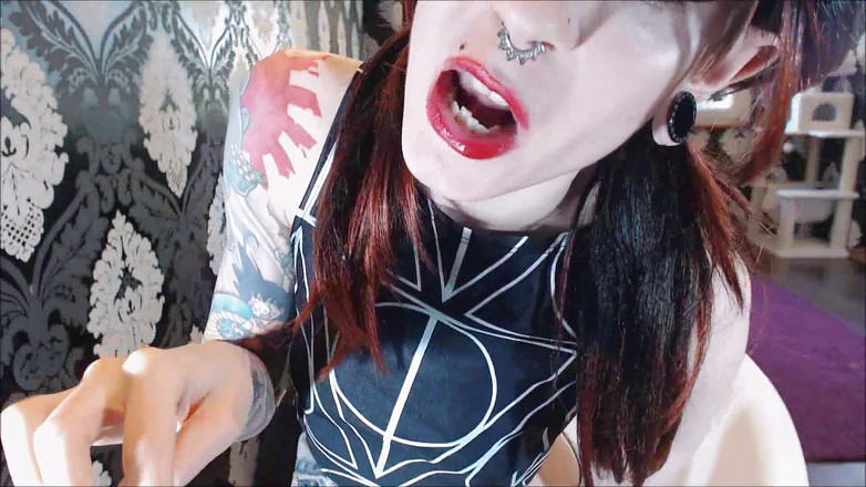 Femdom Austria: Spittoon miss Alexa