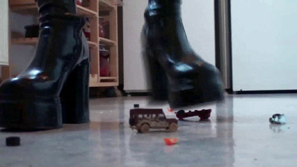 Foot Girls: Crushing small toy trucks
