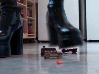 Foot Girls: Crushing small toy trucks