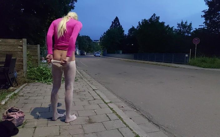 sweetfeet29: Get Naked in Early Morning and Cought