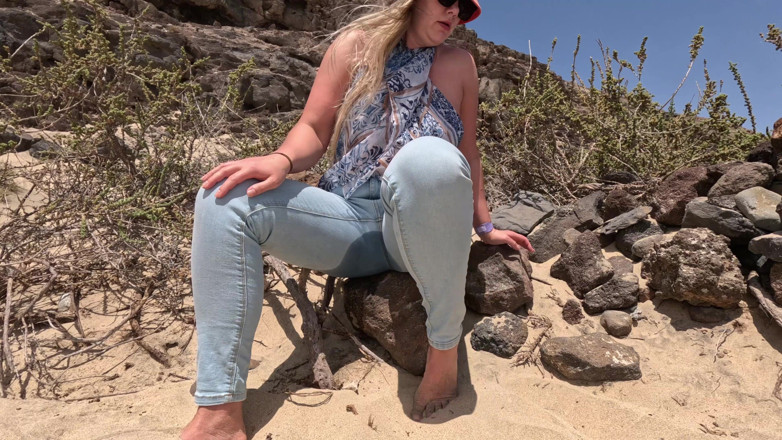Emma Voyeur: Pissing Into My Jeans on the Beach - Full Release