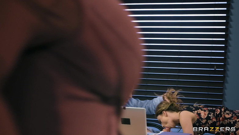 BRAZZERS: Brazzers - Alena Croft est plus que disposée à apprendre à sa belle-fille...