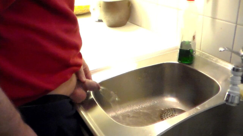 Sex hub male: John Está Mijando Na Pia Da Cozinha