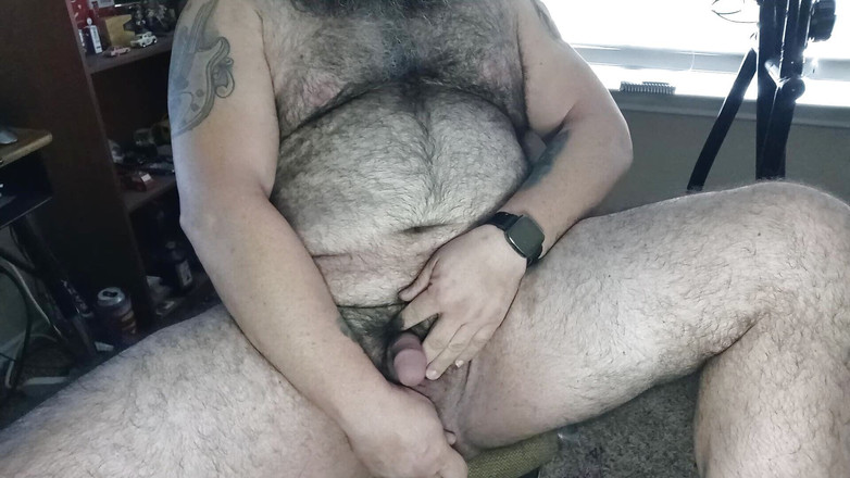 Monk3yMing0: 毛茸茸的熊monk3y ming0玩玻璃玩具到高潮并品尝自己的精液