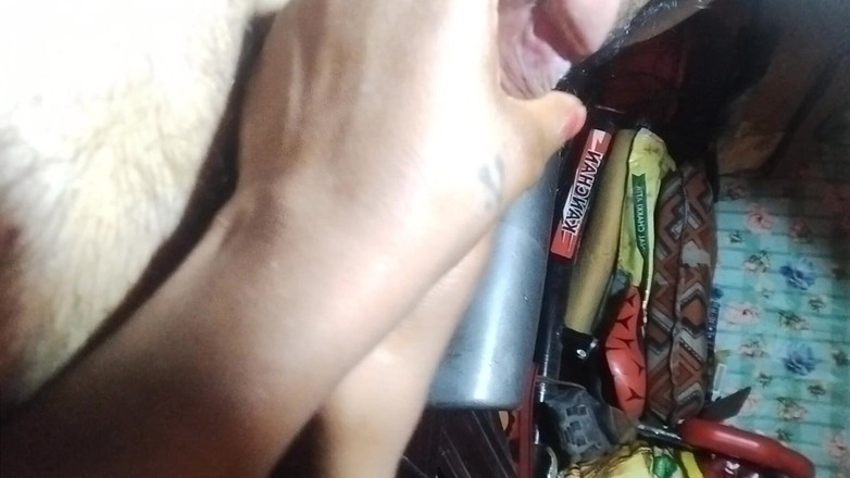 Armaan: Pijat saudara ipar dengan minyak.