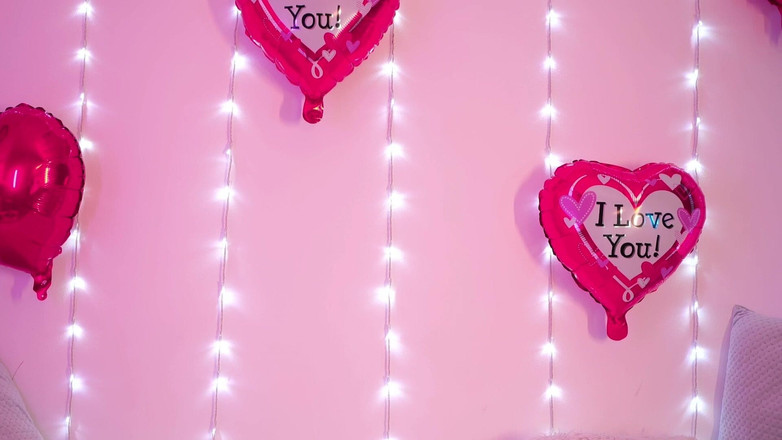 Stella Cardo: Parmağını poposuna soktu