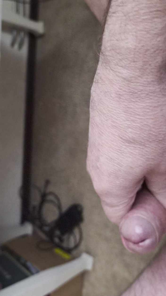 Pellefnatt: Můj kamarád sedí na židli a honí si penis, zatímco sleduje...