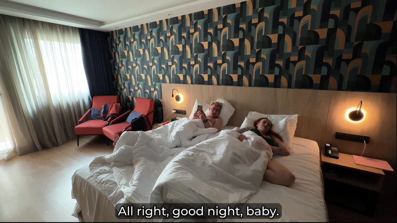 Toma Mur: Stiefmutter Schockiert, Als Stiefsohn Auf Ihr Gesicht Im Hotel Share...