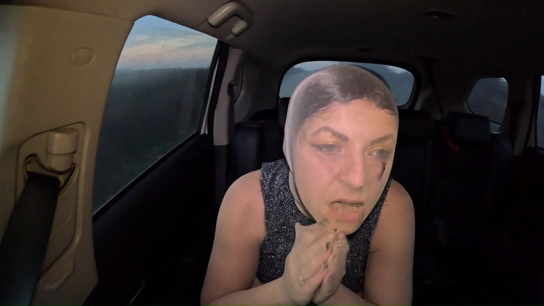 MilfyCalla: Рискованное путешествие в полностью одетом в колготках с нейлоновой куклой в машине, эпизод 336