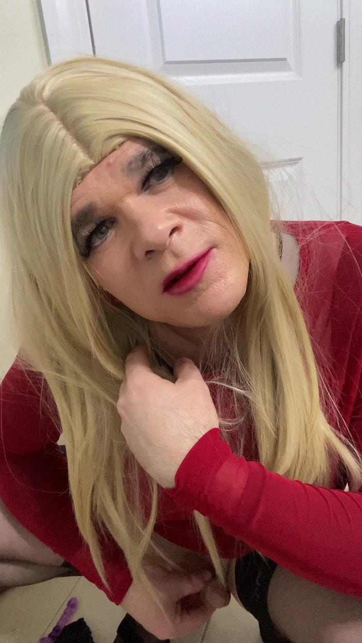 MadisonCD2025: Transeksüel amatör ayağa kalkıyor ve edepsizce konuşuyor ve klitoris yarağını...