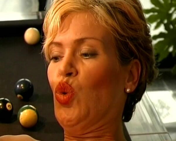 German's Lesbian: Alemã lésbica milf tem dois consolos em sua buceta apertada