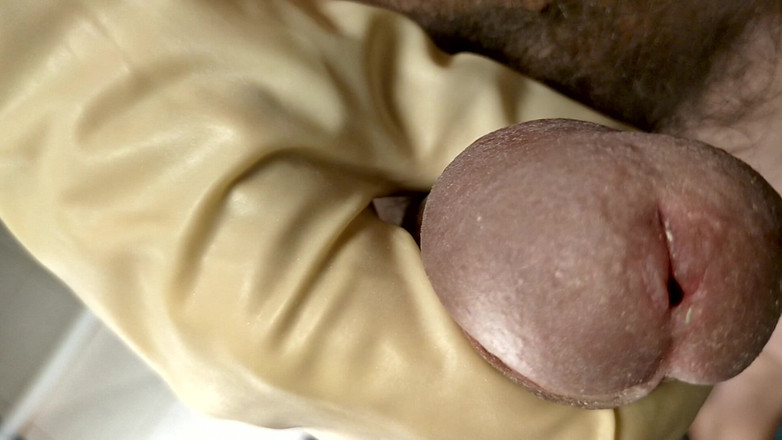 1000punti: Schwanz in handschuhe geknallt