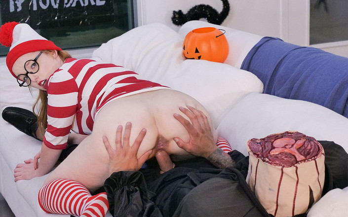 Exxxtra Small: Cleo clementine va per una cavalcata di cazzo spooky che...