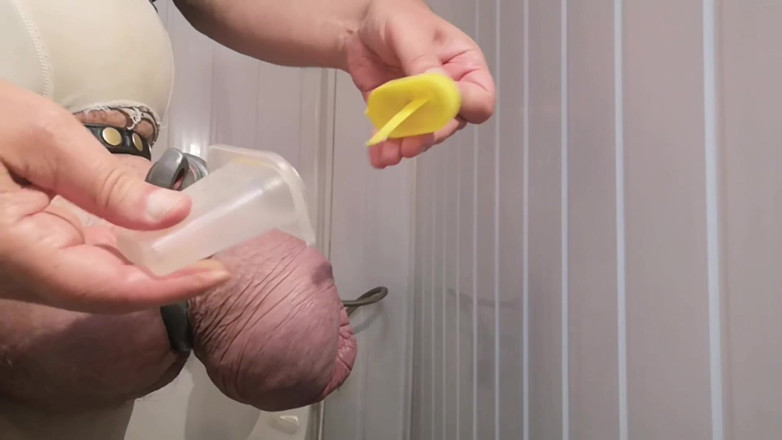 Monster_Meat_: Collecting piss for fan