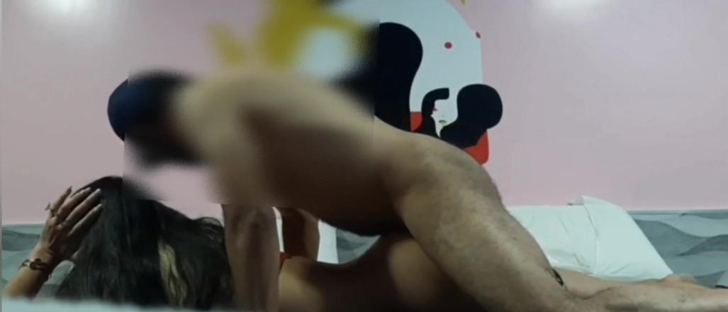 NATALIASTAR: Îți place cum mă penetrează acest băiat, este prea senzual și...