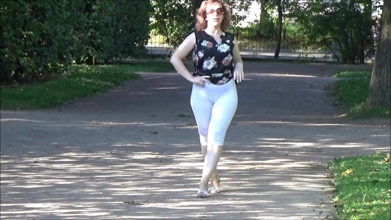 RedRoseRus: Big butts white leggings on walk