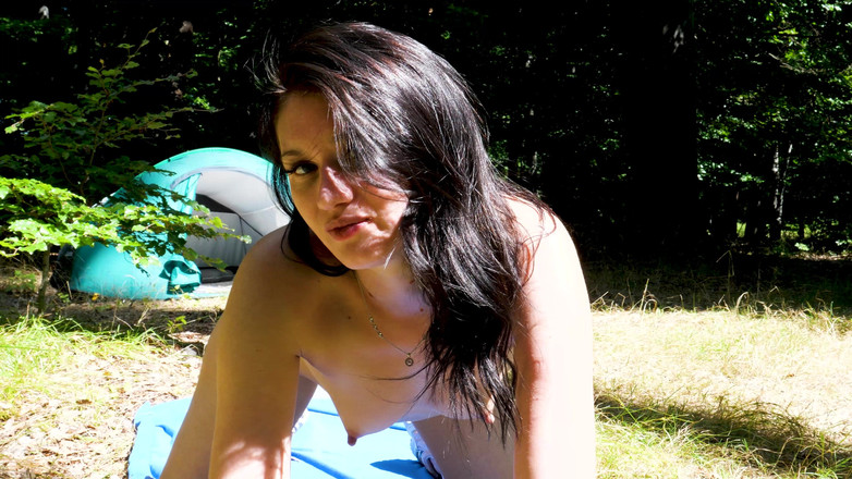 Peaches and Bananas: Arată-mi țâțele tale Charlie. Porno în tabăra nudiștilor cehi.